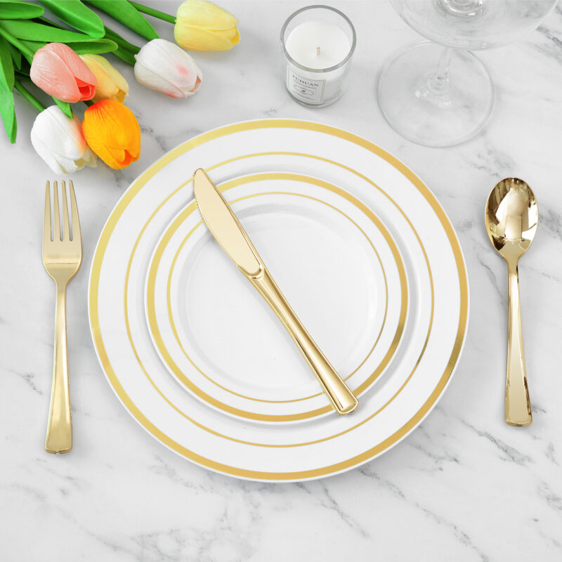 Gold Plastic Knives 4