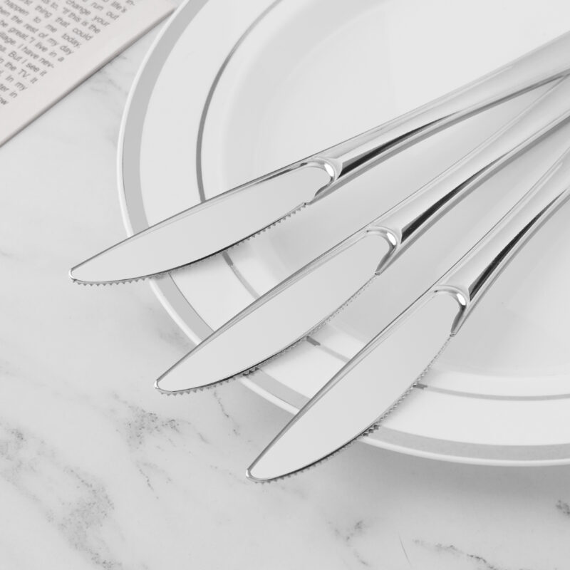 Silver Plastic Knives2